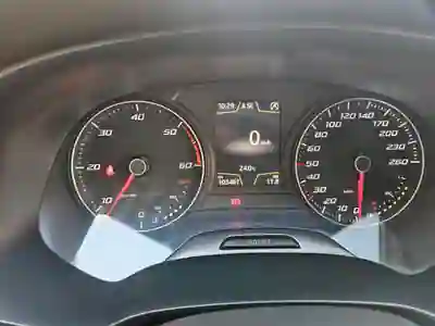 SEAT Leon 2015 - 9000 EUR, 104000 km - AUTO.MOTO.pt - 104000km - foto 7 de 14