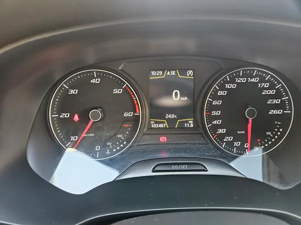 SEAT Leon 2015 - 9000 EUR, 104000 km - AUTO.MOTO.pt - 104000km - foto 7 de 14