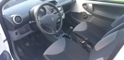 Peugeot 107 2009 - 4990 EUR, 195000 km - AUTO.MOTO.pt - 195000km - foto 9 de 17