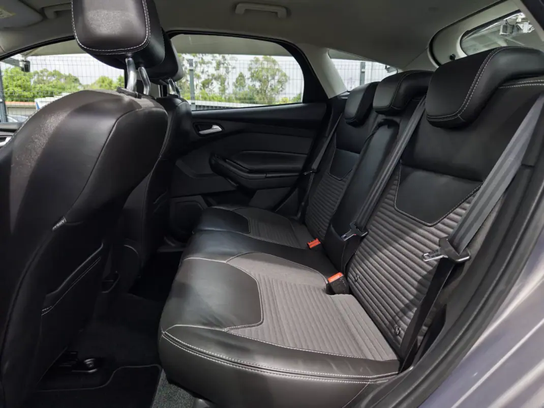 Ford Focus 2016 - 9990 EUR, 103000 km - AUTO.MOTO.pt - 103000km - foto 30 de 42
