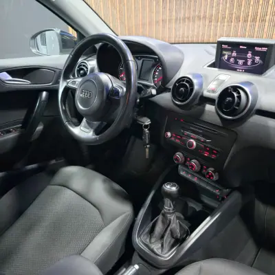 Audi A1 Sportback 2013 - 14250 EUR, 180000 km - AUTO.MOTO.pt - 180000km - foto 7 de 13