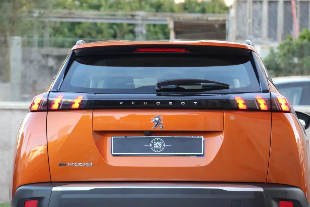 Peugeot e-2008 2020 - 19450 EUR, 54000 km - AUTO.MOTO.pt - 54000km - foto 36 de 41