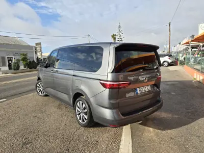 Volkswagen Multivan 2023 - 39950 EUR, 140321 km - AUTO.MOTO.pt - 140321km - foto 4 de 11