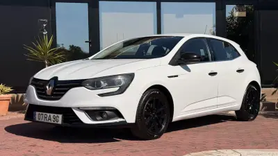 Renault Mégane 2016 - 8990 EUR, 208000 km - AUTO.MOTO.pt - 208000km - foto 13 de 27