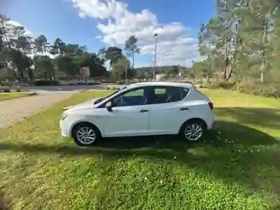 SEAT Ibiza 2016 - 10500 EUR, 104000 km - AUTO.MOTO.pt - 104000km - foto 3 de 9