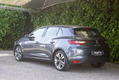 Renault Mégane 2018 - 13250 EUR, 161000 km - AUTO.MOTO.pt - 161000km - foto 10 de 17