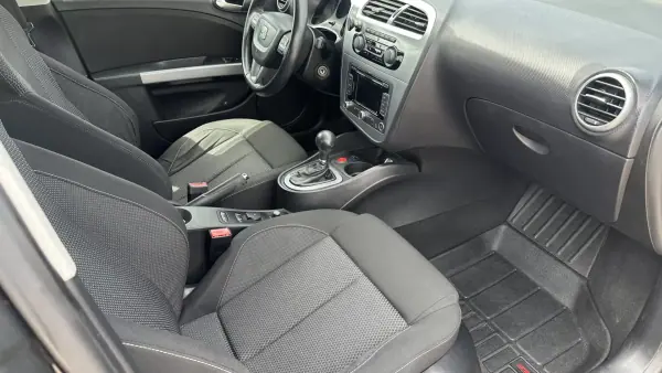 SEAT Leon 2009 - 6900 EUR, 250000 km - AUTO.MOTO.pt - 250000km - foto 10 de 30