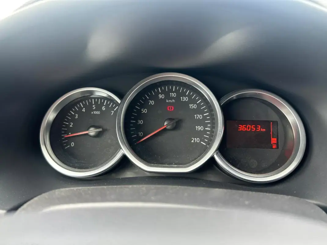 Dacia Sandero 2019 - 10947 EUR, 36000 km - AUTO.MOTO.pt - 36000km - foto 14 de 17