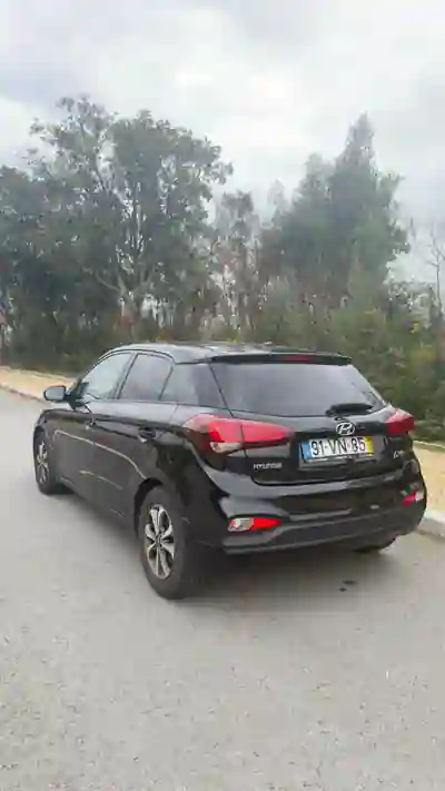 Hyundai i20 2018 - 10550 EUR, 99 km - AUTO.MOTO.pt - 99km - foto 3 de 15