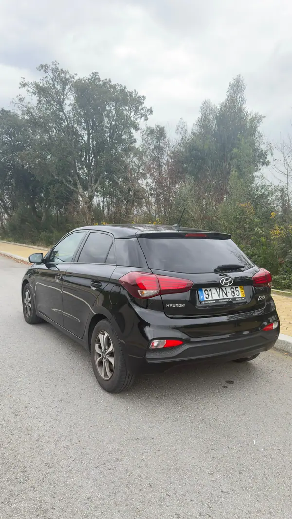 Hyundai i20 2018 - 10550 EUR, 99 km - AUTO.MOTO.pt - 99km - foto 3 de 15