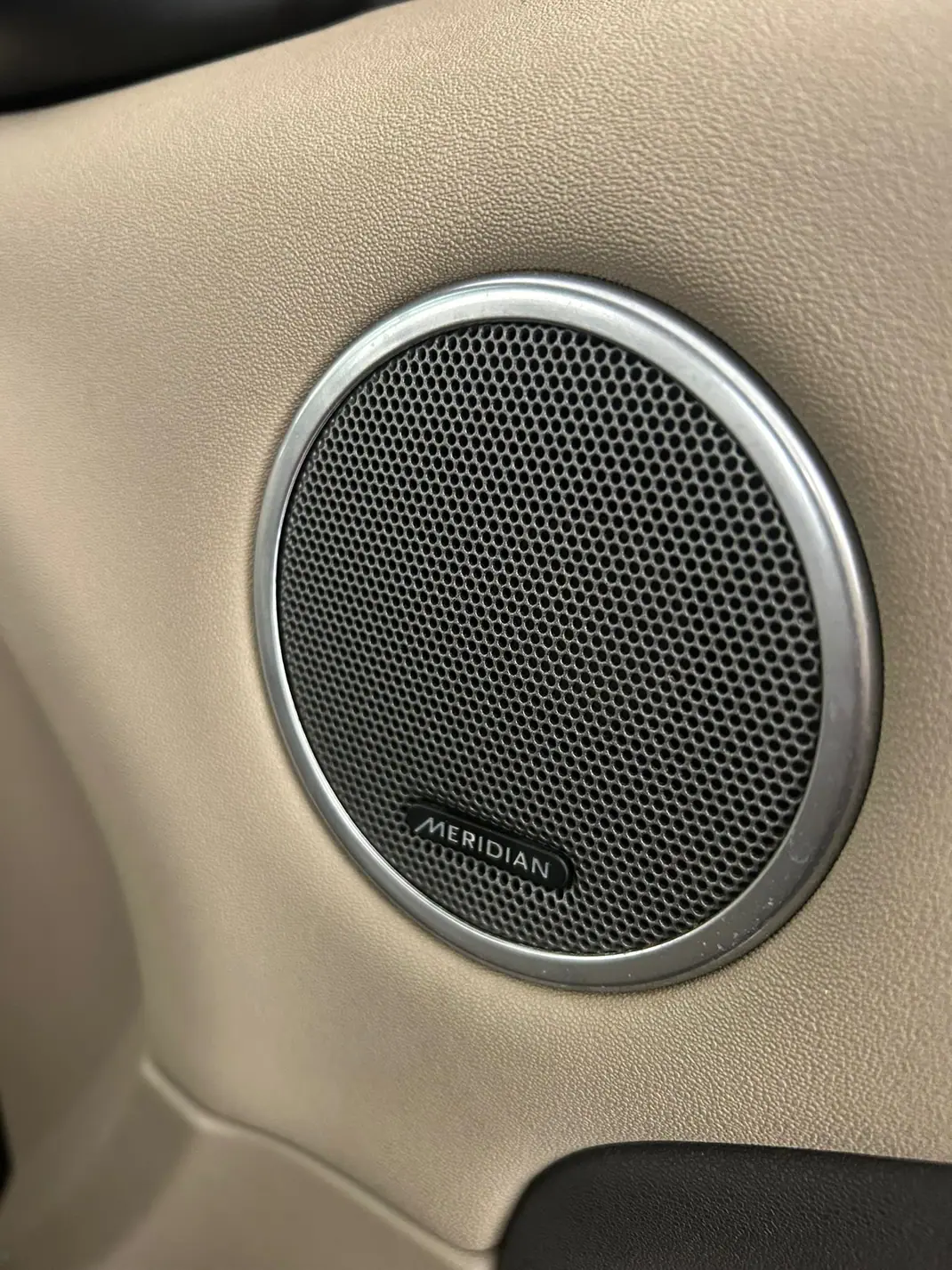 Land Rover Range Rover Evoque 2016 - 22500 EUR, 143300 km - AUTO.MOTO.pt - 143300km - foto 17 de 17