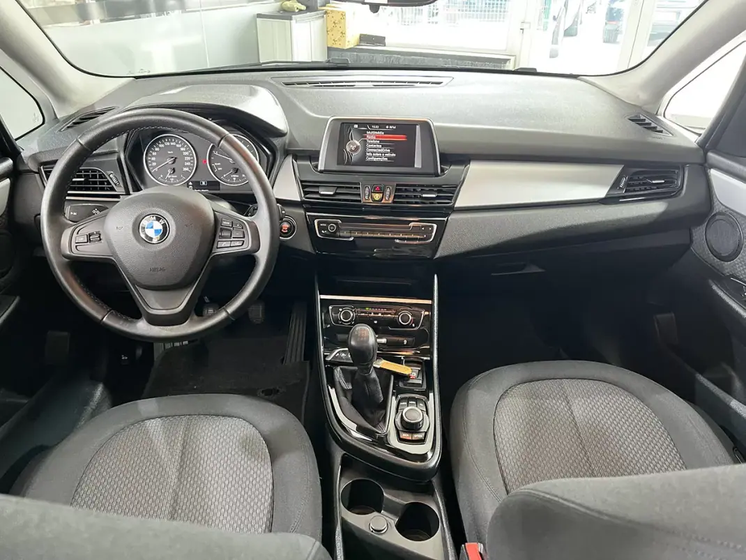 BMW 214 Active Tourer 2017 - 15600 EUR, 98526 km - AUTO.MOTO.pt - 98526km - foto 10 de 21