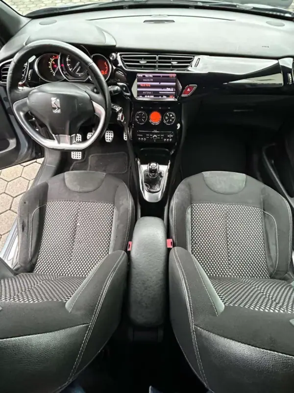 Citroën DS3 2010 - 7000 EUR, 287000 km - AUTO.MOTO.pt - 287000km - foto 10 de 13