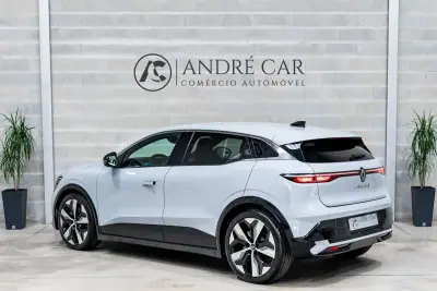Renault Mégane E-Tech 2023 - 26950 EUR, 41550 km - AUTO.MOTO.pt - 41550km - foto 7 de 50