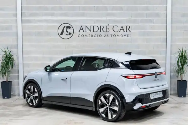 Renault Mégane E-Tech 2023 - 26950 EUR, 41550 km - AUTO.MOTO.pt - 41550km - foto 7 de 50