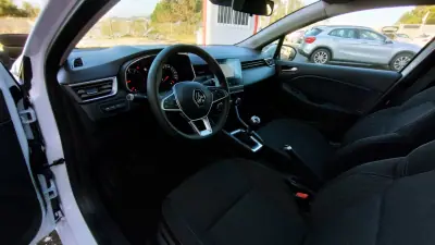 Renault Clio 2021 - 13999 EUR, 63000 km - AUTO.MOTO.pt - 63000km - foto 14 de 38