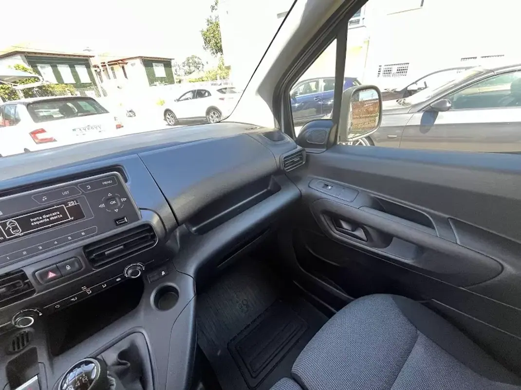 Toyota PROACE CITY 1.5D 100cv EXCLUIVE 2020 - 16450 EUR, 62000 km - AUTO.MOTO.pt - 62000km - foto 18 de 35