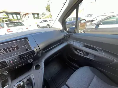 Toyota PROACE CITY 1.5D 100cv EXCLUIVE 2020 - 16450 EUR, 62000 km - AUTO.MOTO.pt - 62000km - foto 18 de 35