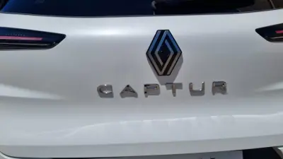 Renault Captur 2025 - 24000 EUR, 10335 km - AUTO.MOTO.pt - 10335km - foto 6 de 36