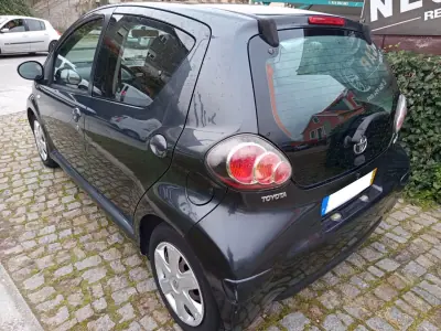 Toyota Aygo 2009 - 5490 EUR, 114642 km - AUTO.MOTO.pt - 114642km - foto 5 de 10