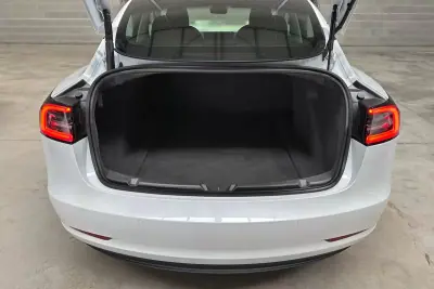 Tesla Model 3 2021 - 25950 EUR, 64509 km - AUTO.MOTO.pt - 64509km - foto 50 de 50