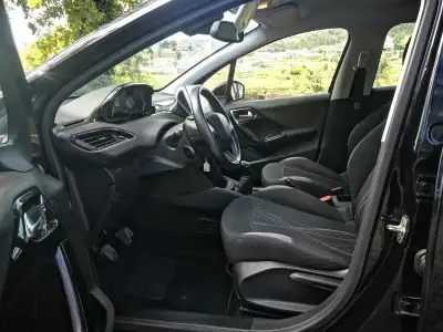 Peugeot 208 2014 - 7750 EUR, 96000 km - AUTO.MOTO.pt - 96000km - foto 8 de 29
