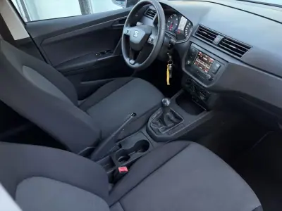 SEAT Ibiza 2018 - 10900 EUR, 176380 km - AUTO.MOTO.pt - 176380km - foto 5 de 17