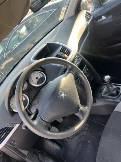 Peugeot 207 2006 — foto 4 de 5