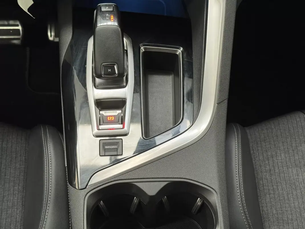 Peugeot 3008 2019 - 18990 EUR, 67000 km - AUTO.MOTO.pt - 67000km - foto 14 de 22