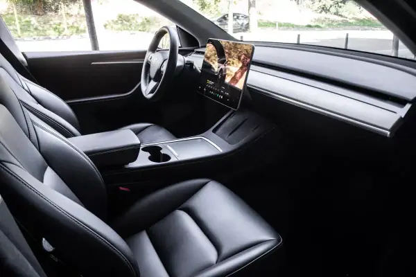 Tesla Model Y 2023 - 37900 EUR, 74250 km - AUTO.MOTO.pt - 74250km - foto 20 de 40