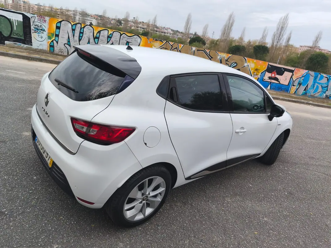 Renault Clio 2018 - 10950 EUR, 117726 km - AUTO.MOTO.pt - 117726km - foto 5 de 23