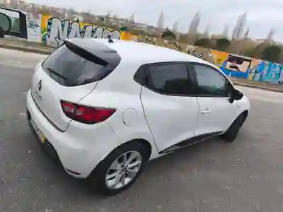 Renault Clio 2018 - 10950 EUR, 117726 km - AUTO.MOTO.pt - 117726km - foto 5 de 23