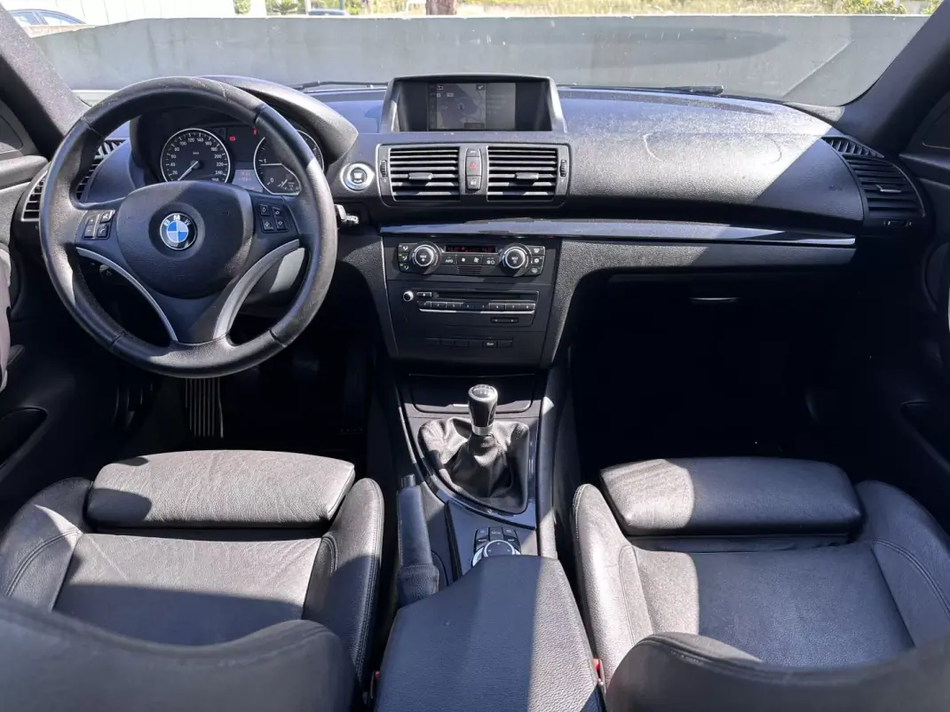 BMW 120 2009 - 9900 EUR, 220000 km - AUTO.MOTO.pt - 220000km - foto 32 de 60