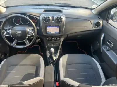 Dacia Sandero 2017 - 8950 EUR, 158000 km - AUTO.MOTO.pt - 158000km - foto 12 de 15