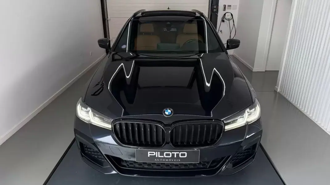 BMW 530e 2022 - 30990 EUR, 141000 km - AUTO.MOTO.pt - 141000km - foto 3 de 42