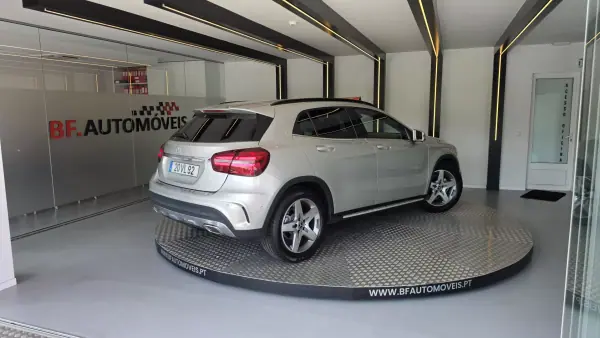 Mercedes-Benz GLA 180 2018 - 24900 EUR, 41570 km - 41570km - foto 4 de 52