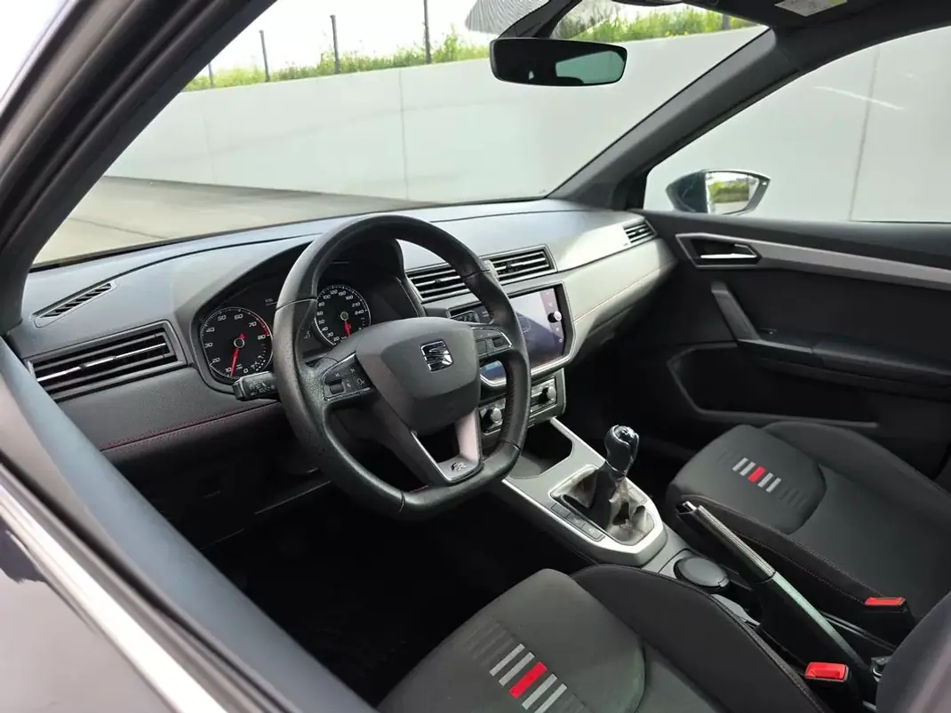 SEAT Arona 2020 - 14500 EUR, 61900 km - AUTO.MOTO.pt - 61900km - foto 17 de 42