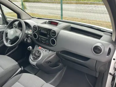 Citroën Berlingo 1.6 HDi Longa 2019 - 11750 EUR, 106000 km - AUTO.MOTO.pt - 106000km - foto 20 de 30