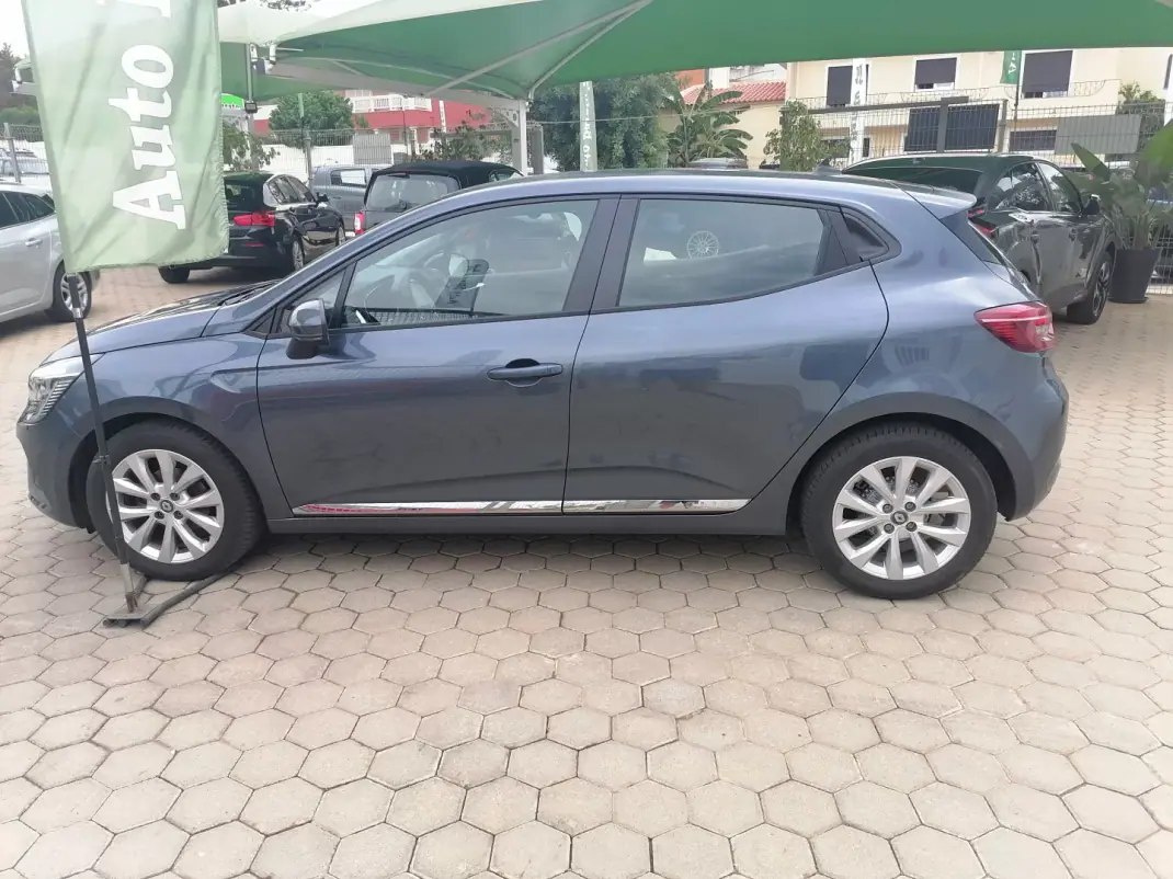 Renault Clio 2021 - 16800 EUR, 21450 km - AUTO.MOTO.pt - 21450km - foto 1 de 11
