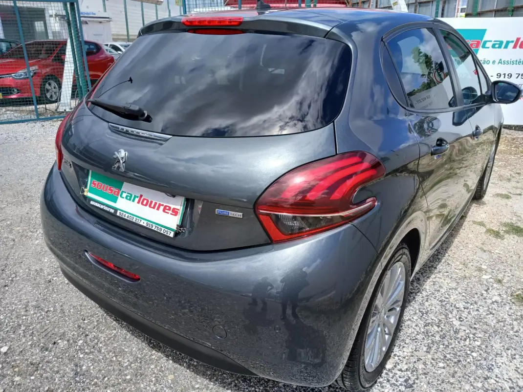 Peugeot 208 2017 - 7950 EUR, 104781 km - AUTO.MOTO.pt - 104781km - foto 7 de 26