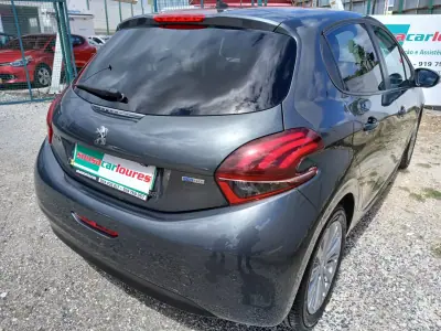 Peugeot 208 2017 - 7950 EUR, 104781 km - AUTO.MOTO.pt - 104781km - foto 7 de 26