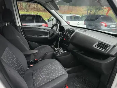 Opel COMBO 2017 - 8900 EUR, 200000 km - AUTO.MOTO.pt - 200000km - foto 2 de 7