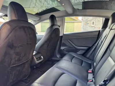 Tesla Model 3 2021 - 26500 EUR, 105000 km - AUTO.MOTO.pt - 105000km - foto 15 de 37