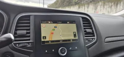 Renault Mégane Sport Tourer 2019 - 8950 EUR, 360000 km - AUTO.MOTO.pt - 360000km - foto 12 de 23