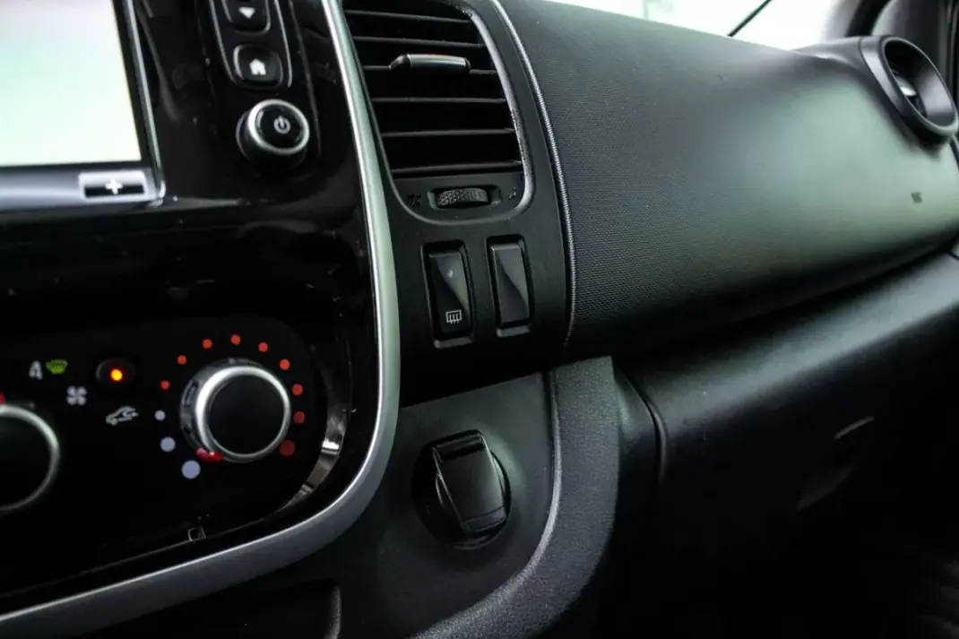 Renault Trafic 2020 - 28990 EUR, 126359 km - AUTO.MOTO.pt - 126359km - foto 21 de 41