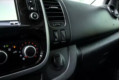 Renault Trafic 2020 - 28990 EUR, 126359 km - AUTO.MOTO.pt - 126359km - foto 21 de 41