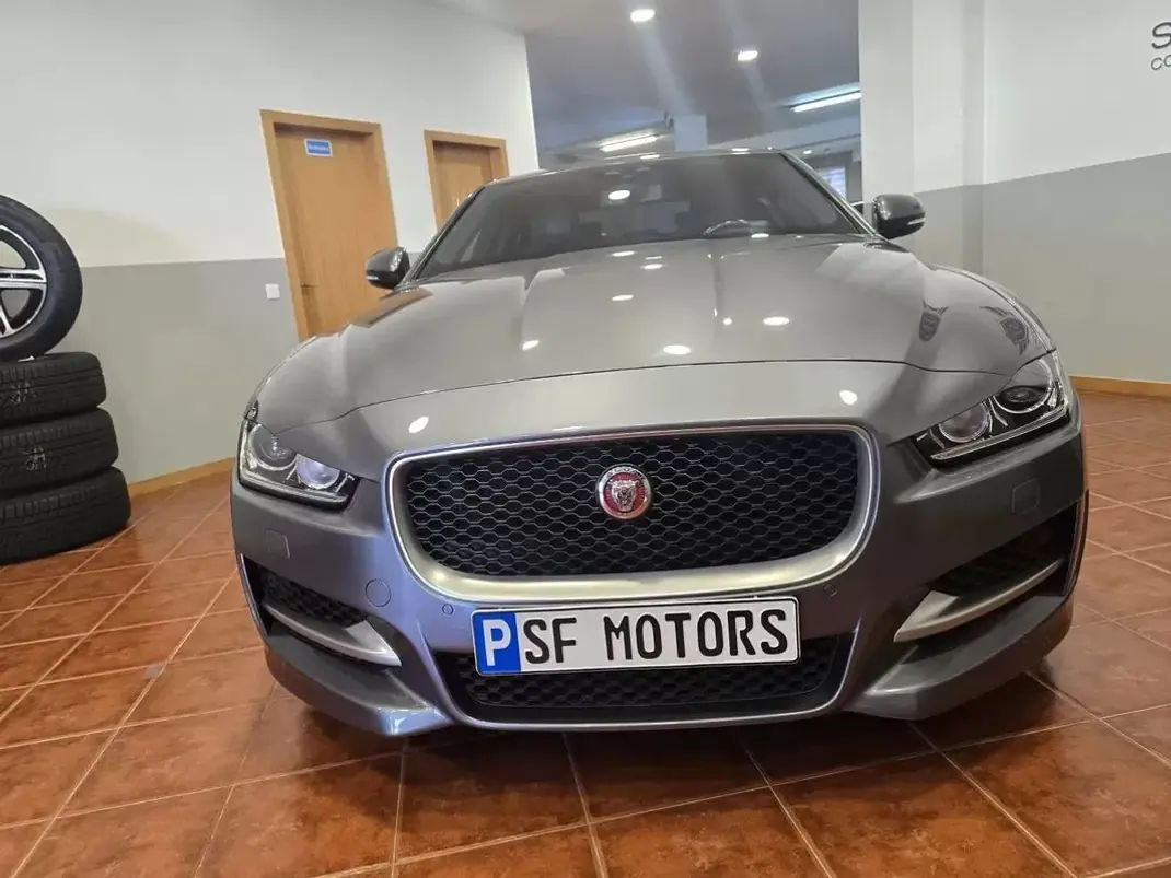 Jaguar XE 2017 - 16980 EUR, 185325 km - 185325km - foto 8 de 36