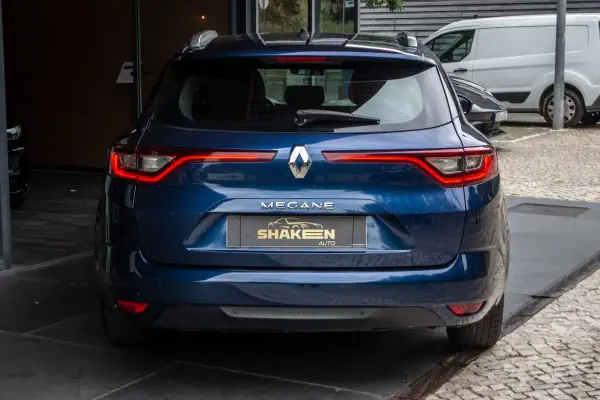 Renault Mégane Sport Tourer 2018 - 9990 EUR, 330112 km - AUTO.MOTO.pt - 330112km - foto 9 de 38