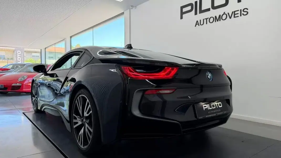 BMW i8 2014 - 61990 EUR, 91277 km - AUTO.MOTO.pt - 91277km - foto 6 de 27