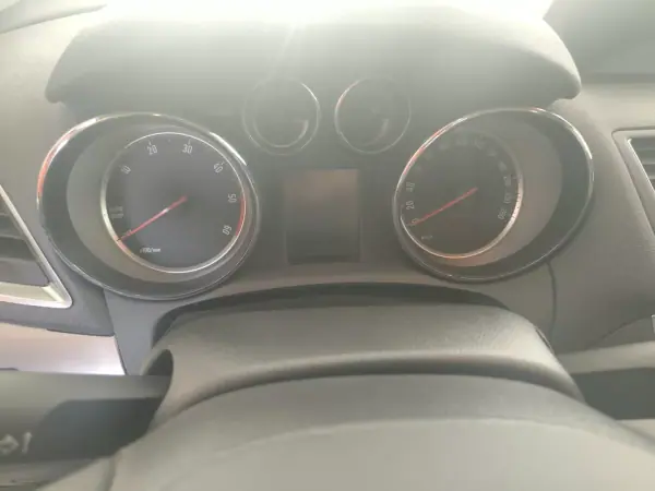 Opel Mokka 2016 - 11900 EUR, 114000 km - AUTO.MOTO.pt - 114000km - foto 14 de 16